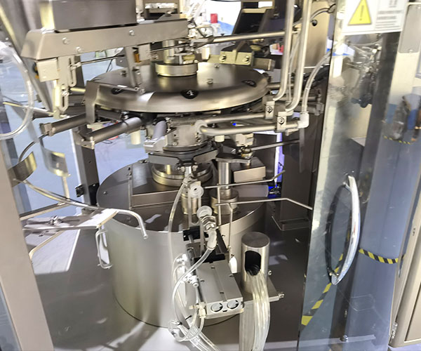 全自動(dòng)組合秤包裝機(jī)細(xì)節(jié)展示